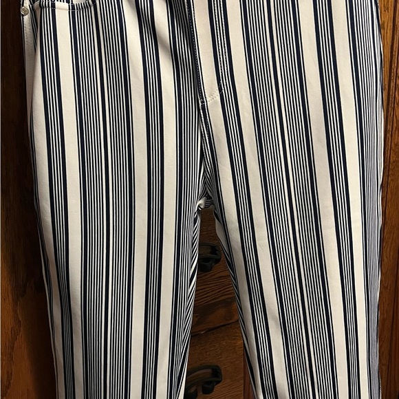 NWOT Thrill stretch capris size 2X (24C23) - Picture 2 of 7